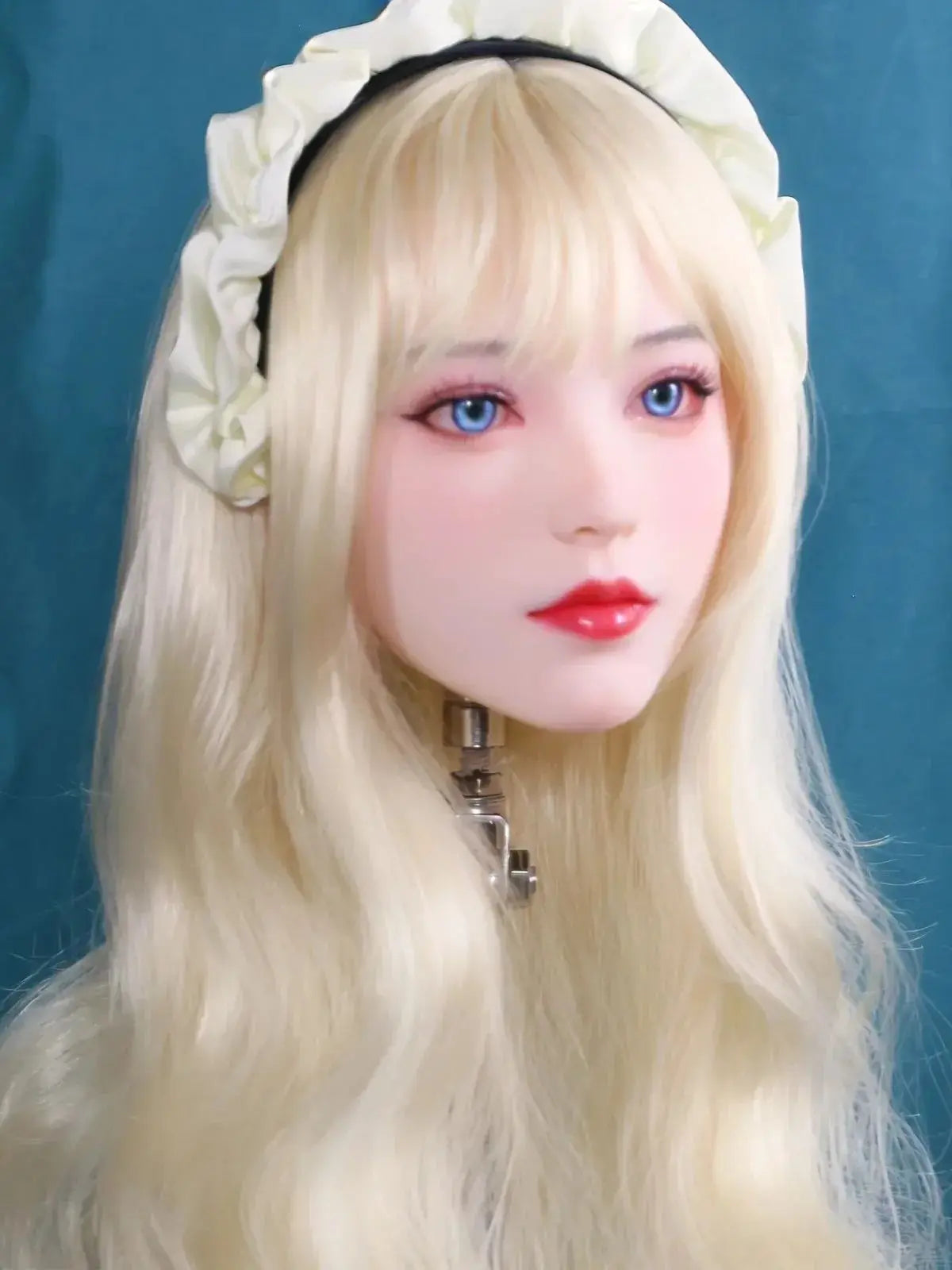 Professional TPE head mold, ideal for beauty training, hair styling and display, with ultra-realistic touch and detailed facial