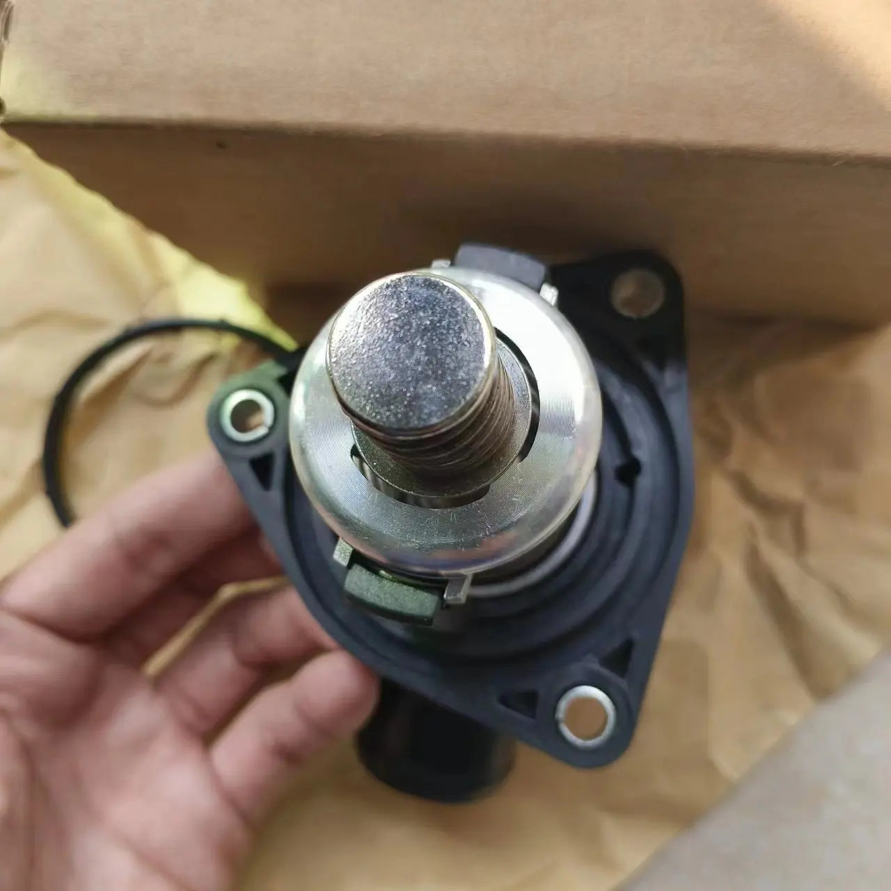 Water Outlet Thermostat For Chevrolet Silverado Suburban Tahoe Cadillac Escalade GMC Sierra/Yukon 2014-2020 OEM 12674639